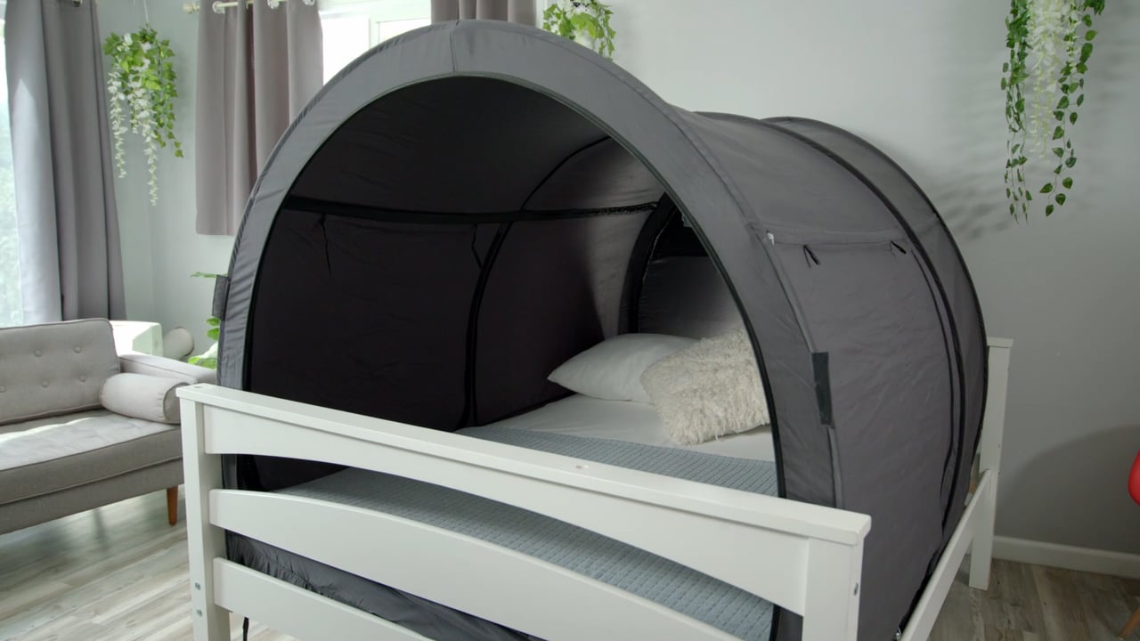 Alvantor privacy tent on a bed, product explainer